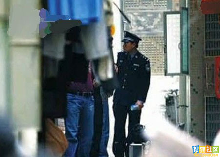成都变态男虐待女友逼穿“铁内裤”（图）