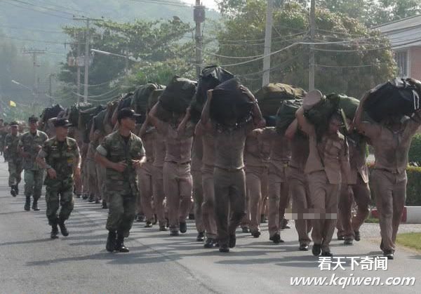实拍泰国海豹部队的魔鬼训练全裸残虐现场(组图)